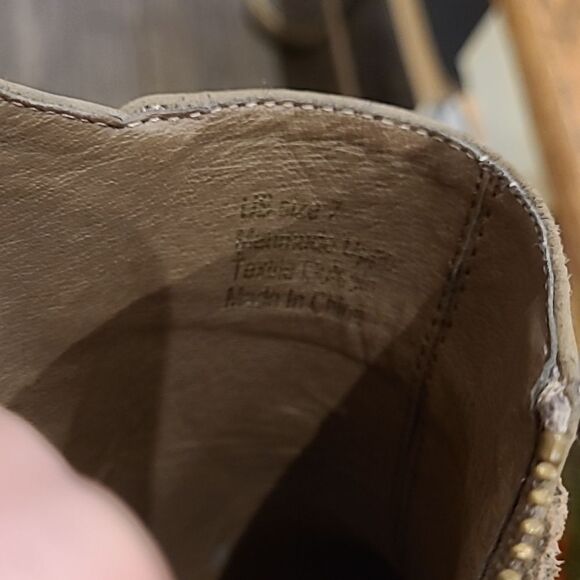 Very Volatile Los Angeles sz 7 bootie ankle boot, Western flare - Picture 8 of 11